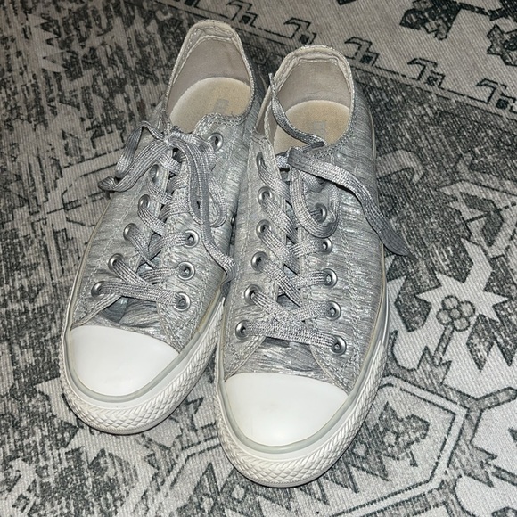 Converse Chuck Taylor Low Top All Stars Silver Sparkly  Converse Chuck Taylor silver glitter all star low size 7